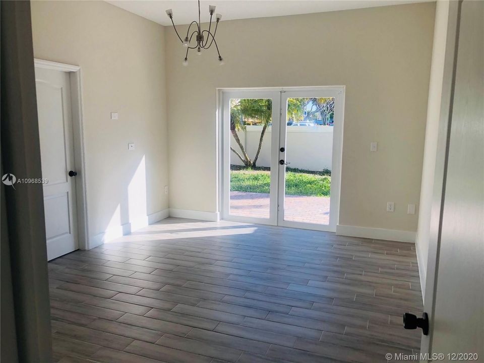 Recently Rented: $2,500 (3 beds, 2 baths, 1608 Square Feet)