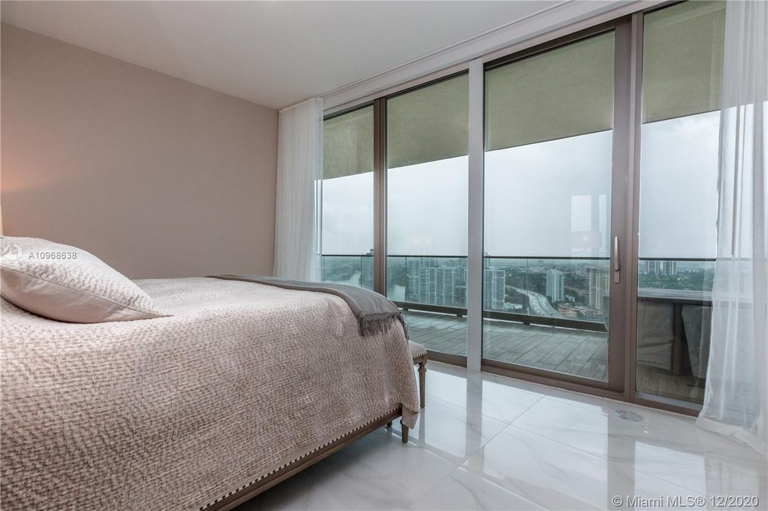 Recientemente alquilado: $12,500 (2 camas, 2 baños, 1219 Pies cuadrados)