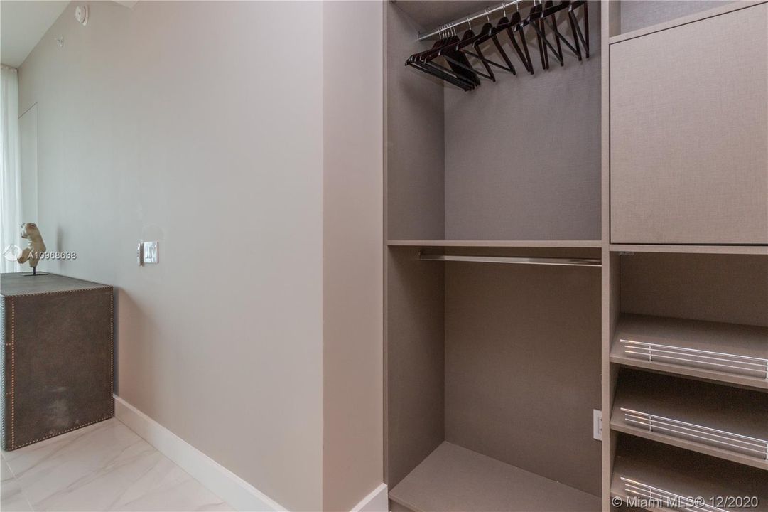 Recientemente alquilado: $12,500 (2 camas, 2 baños, 1219 Pies cuadrados)