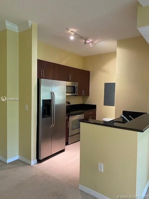 Recently Rented: $1,450 (1 beds, 1 baths, 685 Square Feet)