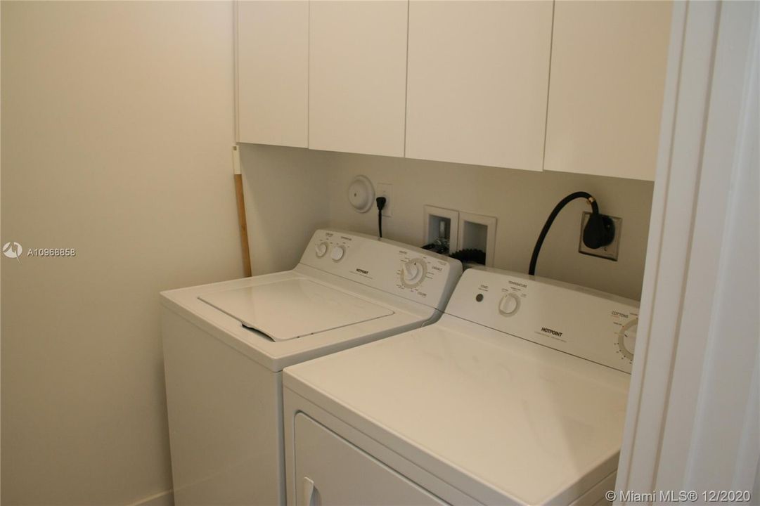 Recently Sold: $680,000 (3 beds, 2 baths, 1502 Square Feet)