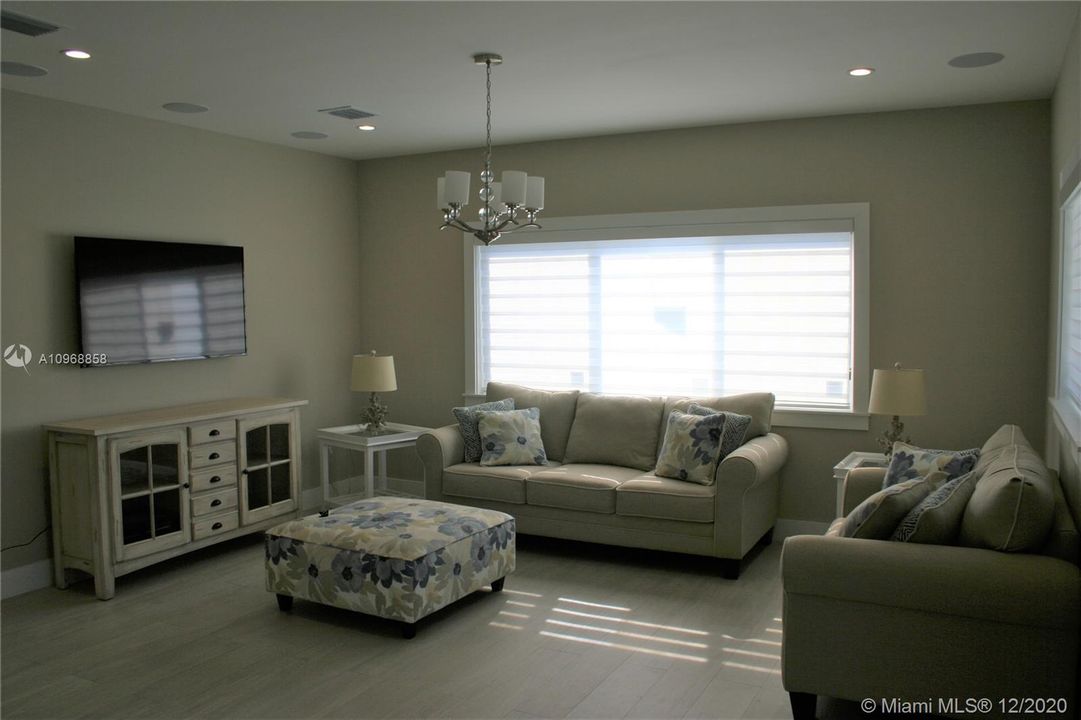 Recently Sold: $680,000 (3 beds, 2 baths, 1502 Square Feet)