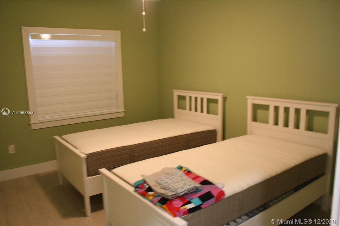 Recently Sold: $680,000 (3 beds, 2 baths, 1502 Square Feet)