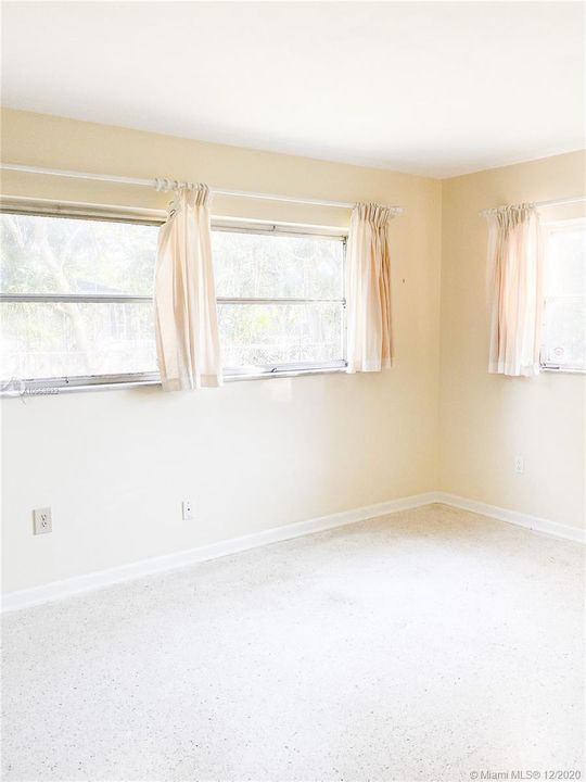 Recently Sold: $499,000 (4 beds, 3 baths, 1865 Square Feet)