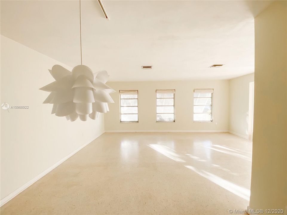 Recently Sold: $499,000 (4 beds, 3 baths, 1865 Square Feet)