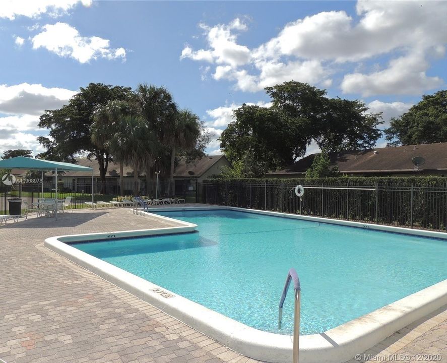 Recently Sold: $250,000 (2 beds, 2 baths, 1104 Square Feet)