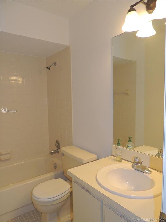 Recently Sold: $250,000 (2 beds, 2 baths, 1104 Square Feet)