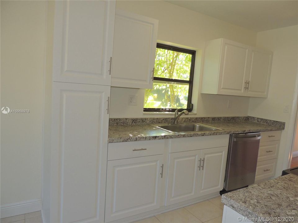 Recently Sold: $250,000 (2 beds, 2 baths, 1104 Square Feet)