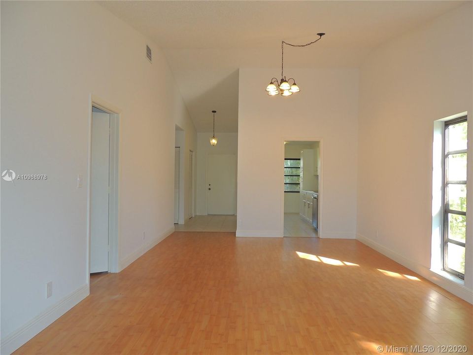 Recently Sold: $250,000 (2 beds, 2 baths, 1104 Square Feet)