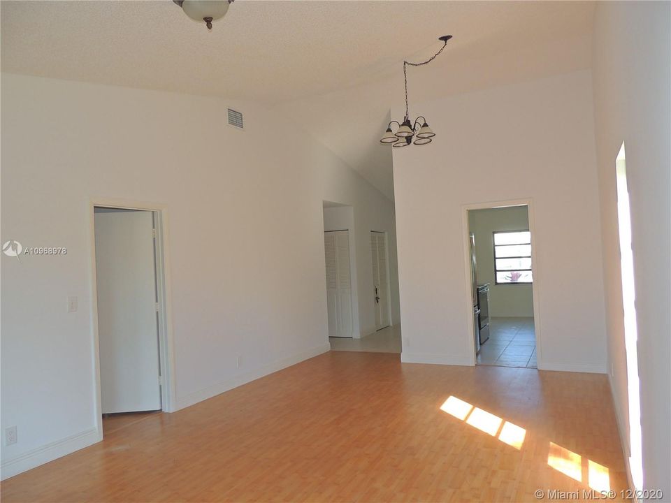 Recently Sold: $250,000 (2 beds, 2 baths, 1104 Square Feet)