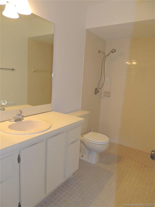 Recently Sold: $250,000 (2 beds, 2 baths, 1104 Square Feet)