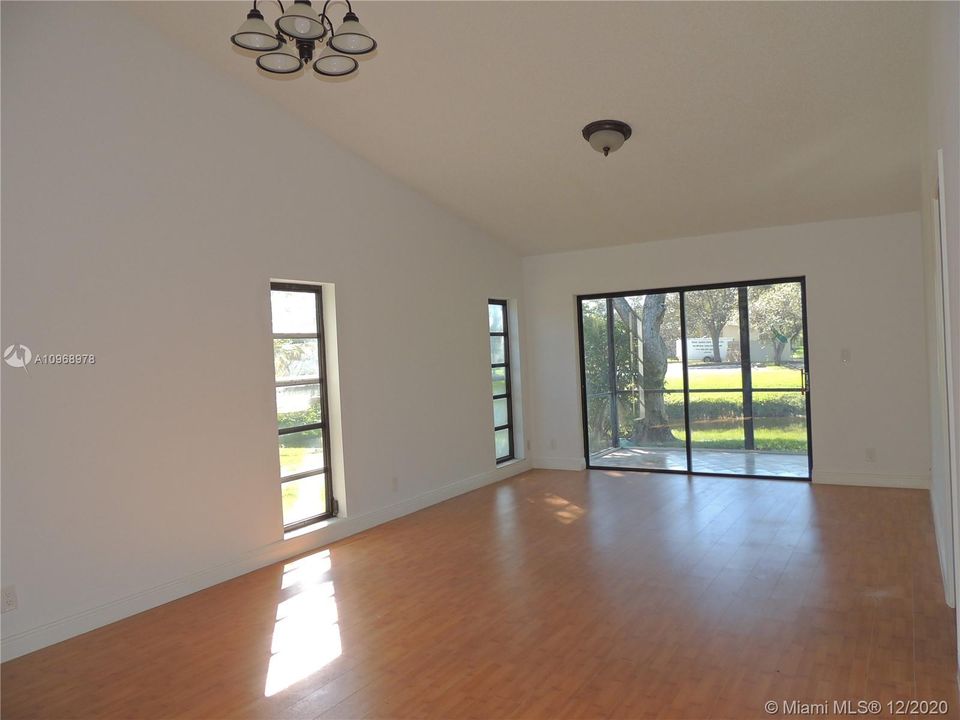 Recently Sold: $250,000 (2 beds, 2 baths, 1104 Square Feet)