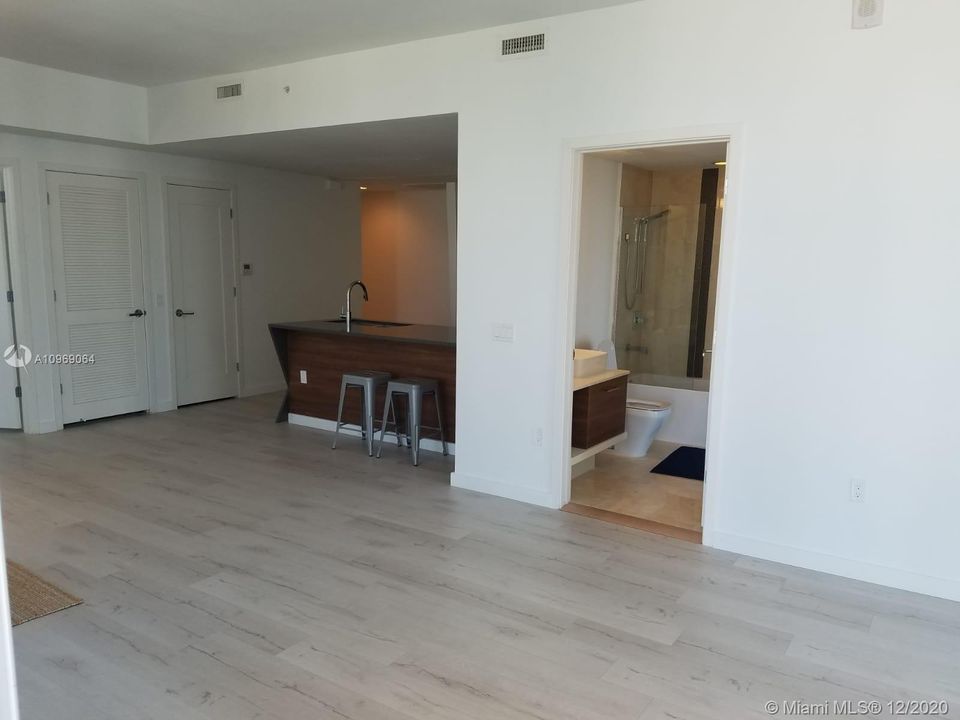 Recently Rented: $2,900 (2 beds, 2 baths, 1170 Square Feet)