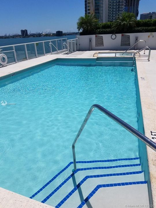 Recently Rented: $2,900 (2 beds, 2 baths, 1170 Square Feet)