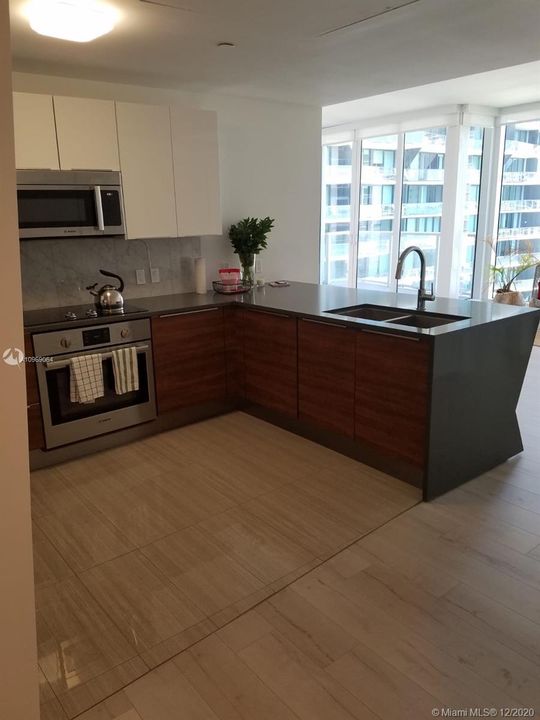 Recently Rented: $2,900 (2 beds, 2 baths, 1170 Square Feet)