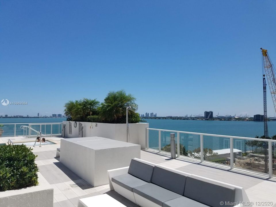 Recently Rented: $2,900 (2 beds, 2 baths, 1170 Square Feet)