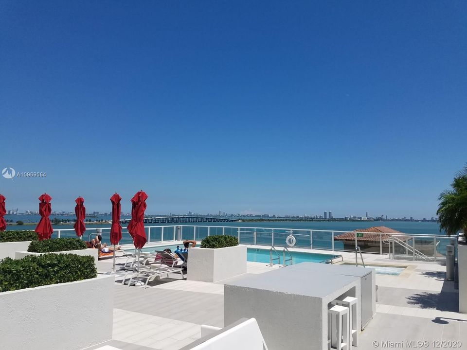 Recently Rented: $2,900 (2 beds, 2 baths, 1170 Square Feet)