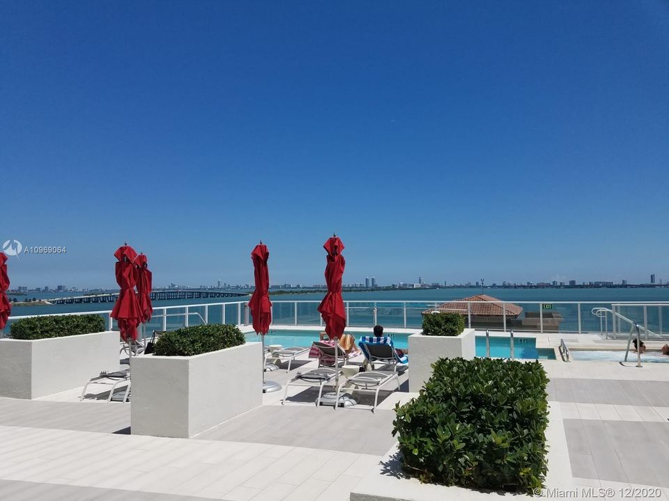 Recently Rented: $2,900 (2 beds, 2 baths, 1170 Square Feet)