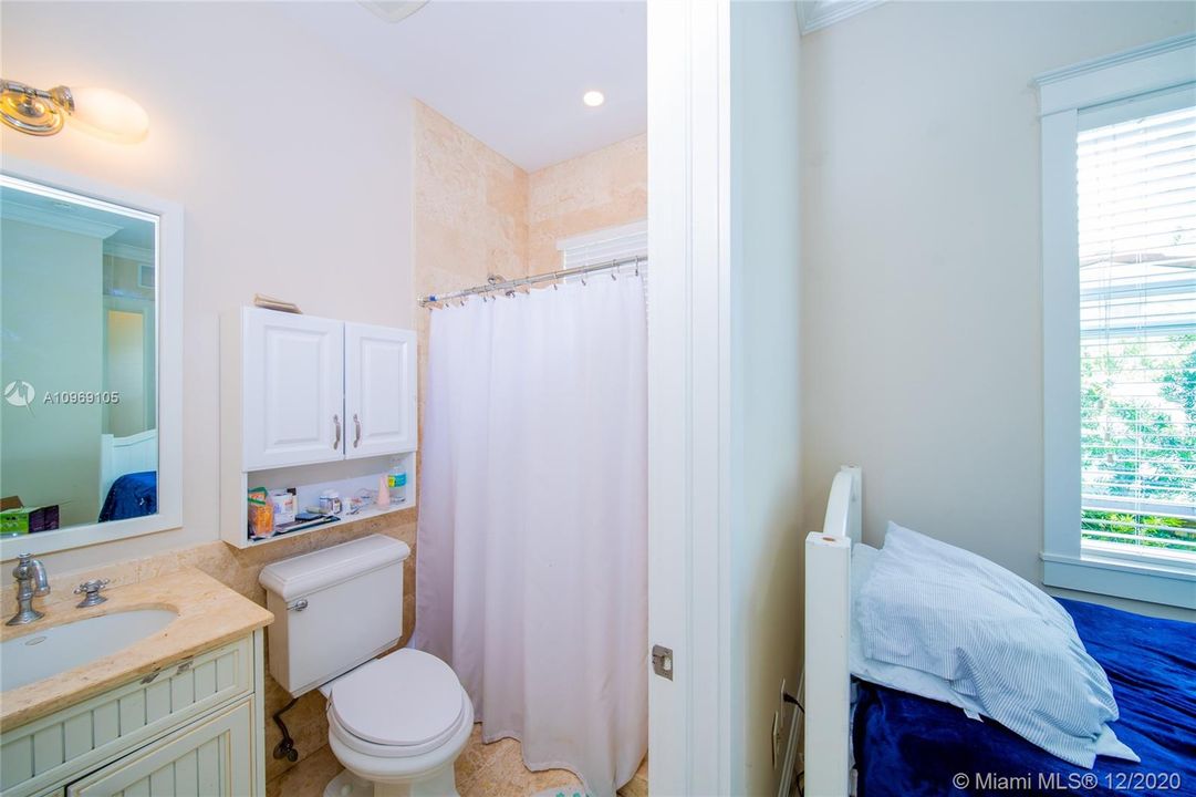 Недавно арендовано: $12,500 (5 спален, 5 ванн, 3774 Квадратных фут)