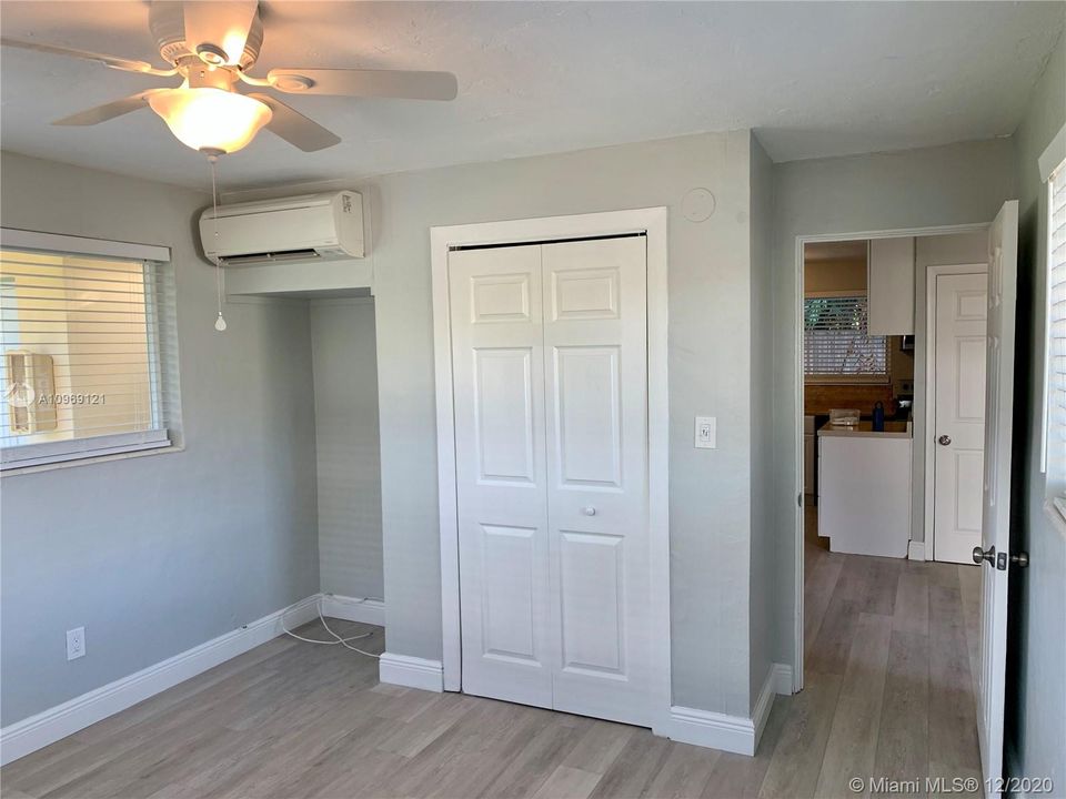 2807 NE 6 Lane Wilton Manors FL 33305 - 2/1 updated duplex with semi private yard - New roof and impact window. Quick move in and pet friendly -