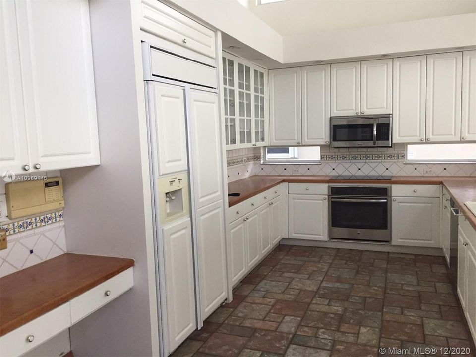 Recently Rented: $5,000 (5 beds, 5 baths, 4766 Square Feet)