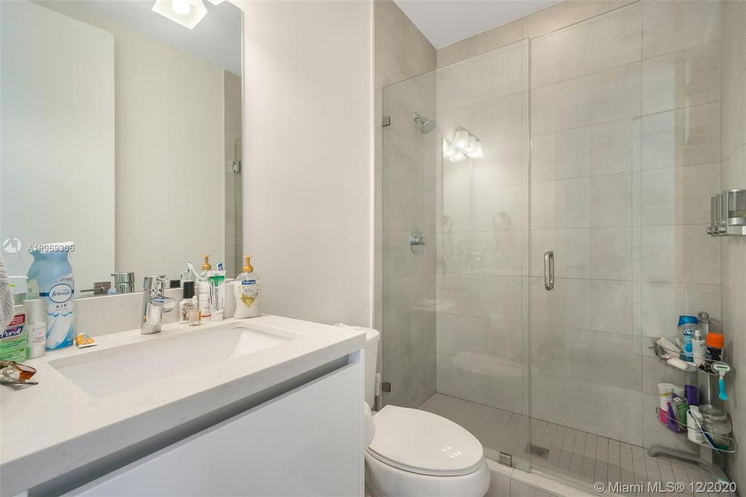 Recently Sold: $900,000 (5 beds, 5 baths, 3624 Square Feet)