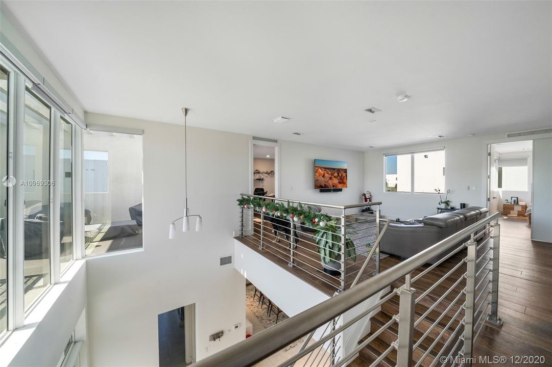 Recently Sold: $900,000 (5 beds, 5 baths, 3624 Square Feet)