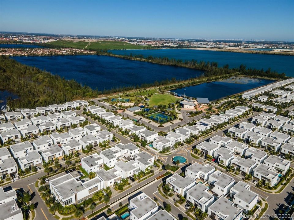 Recently Sold: $900,000 (5 beds, 5 baths, 3624 Square Feet)