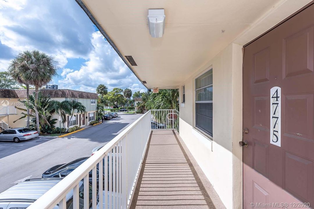 Recently Sold: $99,100 (1 beds, 1 baths, 736 Square Feet)