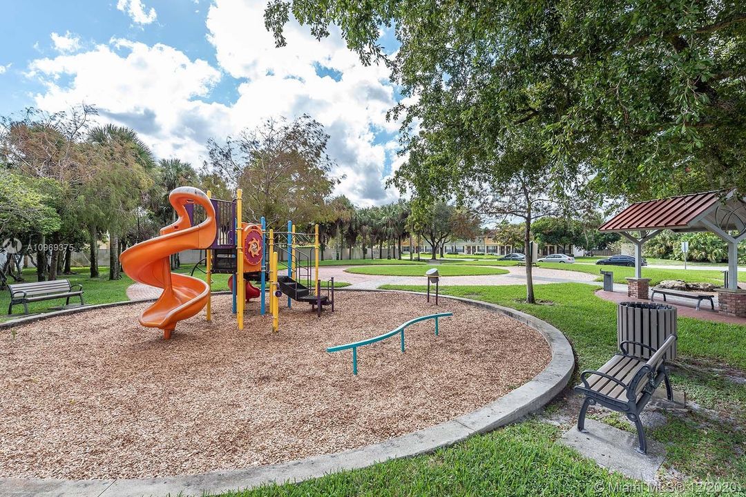 Recently Sold: $99,100 (1 beds, 1 baths, 736 Square Feet)