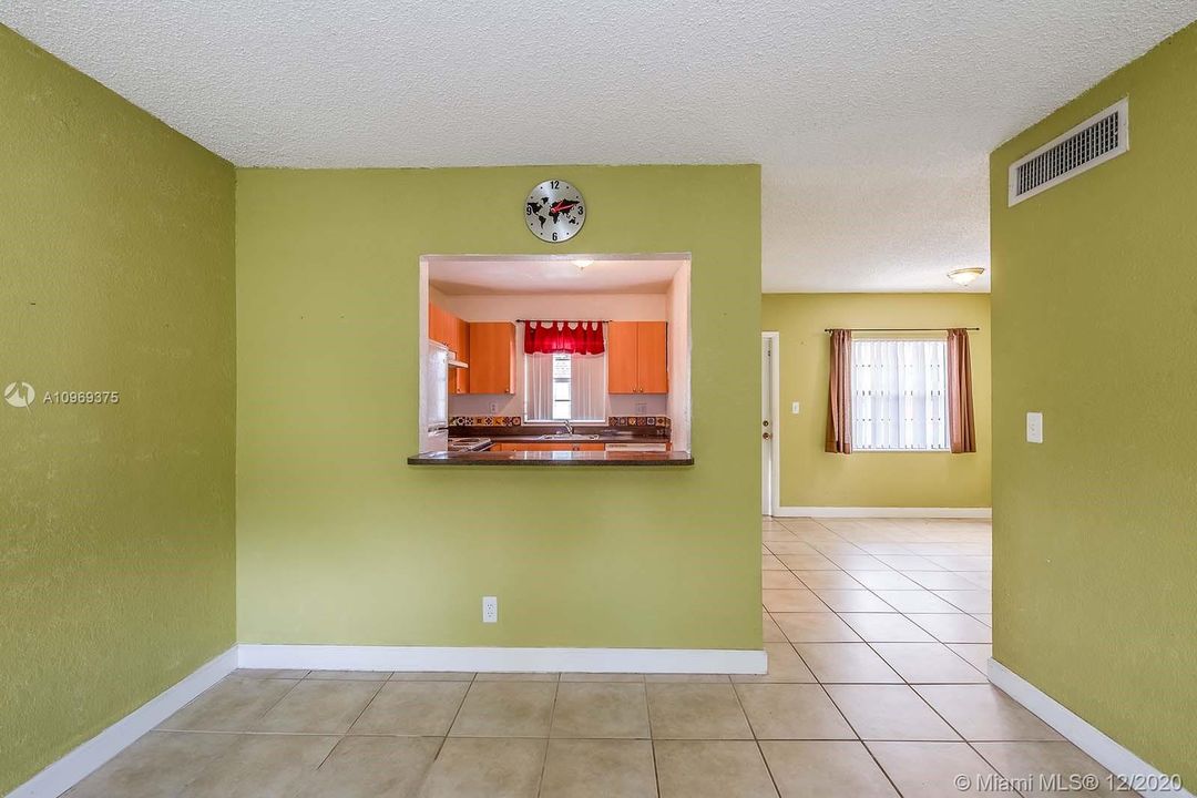 Recently Sold: $99,100 (1 beds, 1 baths, 736 Square Feet)