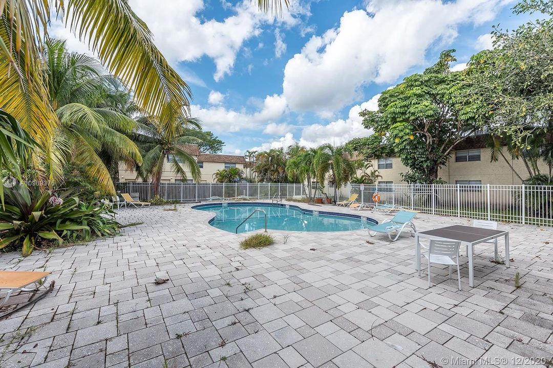 Recently Sold: $99,100 (1 beds, 1 baths, 736 Square Feet)