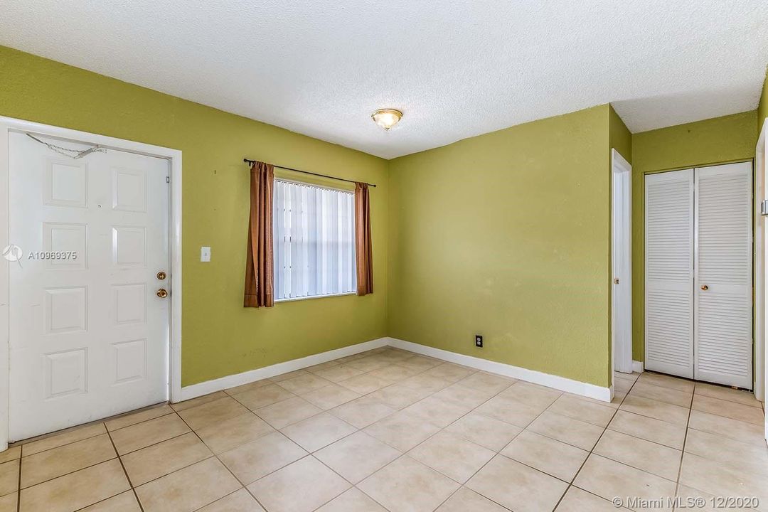 Recently Sold: $99,100 (1 beds, 1 baths, 736 Square Feet)
