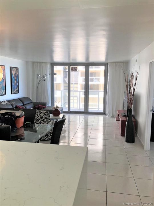 Recientemente alquilado: $2,250 (2 camas, 2 baños, 825 Pies cuadrados)