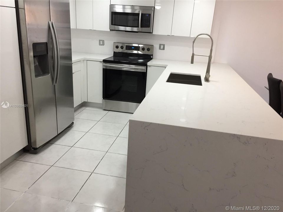 Recientemente alquilado: $2,250 (2 camas, 2 baños, 825 Pies cuadrados)