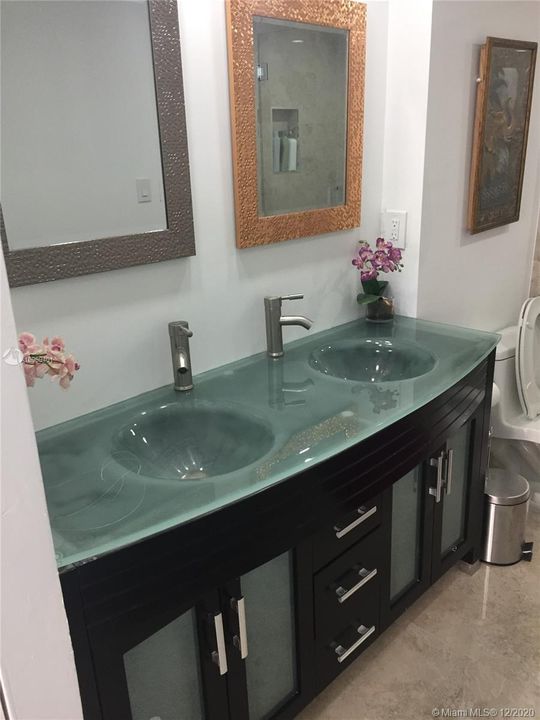 Recientemente alquilado: $2,250 (2 camas, 2 baños, 825 Pies cuadrados)