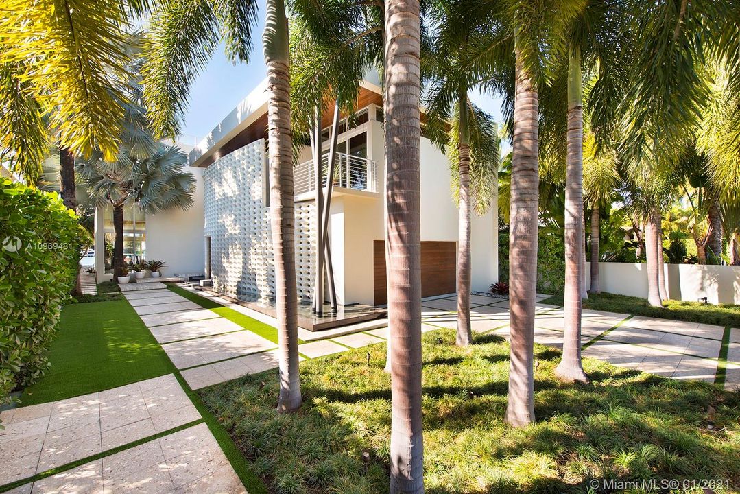Recientemente alquilado: $85,000 (5 camas, 5 baños, 4703 Pies cuadrados)