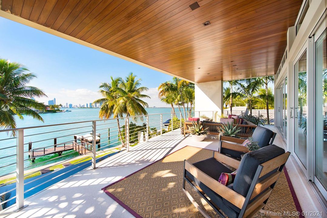 Recientemente alquilado: $85,000 (5 camas, 5 baños, 4703 Pies cuadrados)