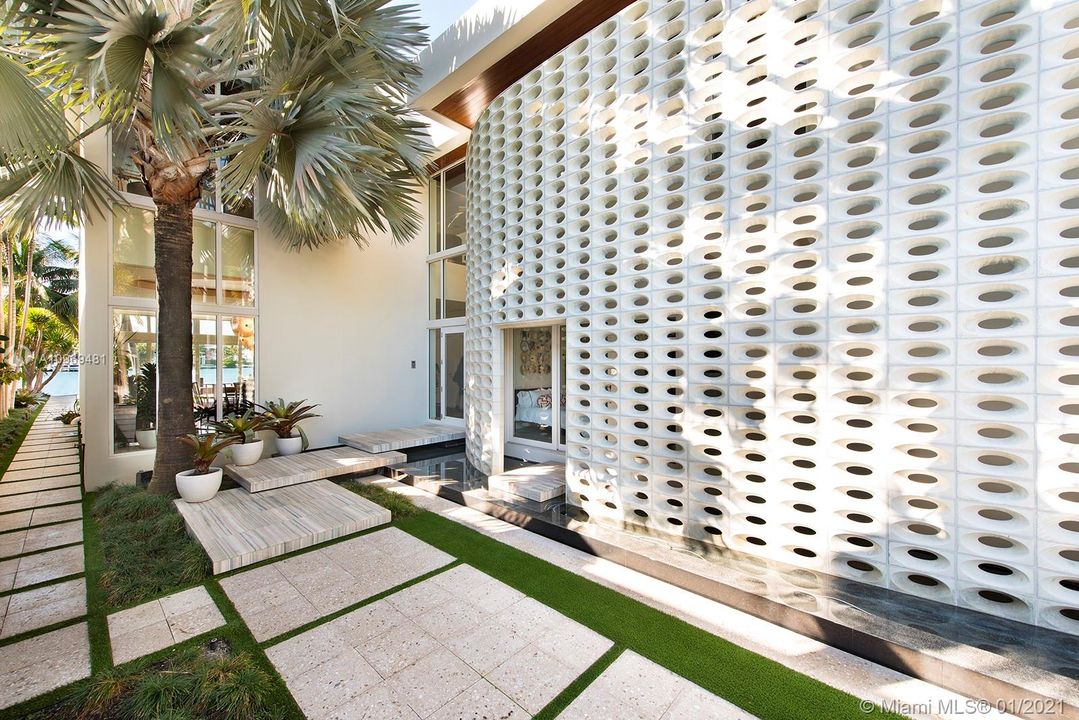 Recientemente alquilado: $85,000 (5 camas, 5 baños, 4703 Pies cuadrados)