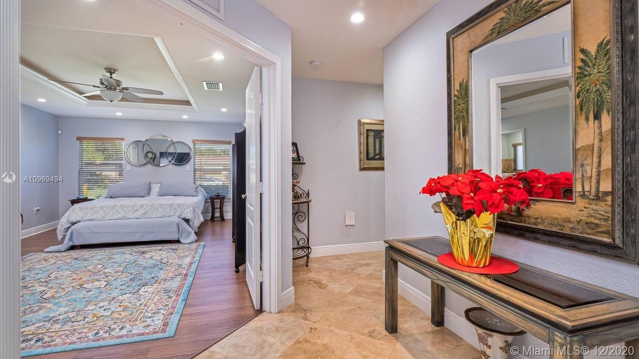 Vendido Recientemente: $589,000 (4 camas, 2 baños, 2412 Pies cuadrados)