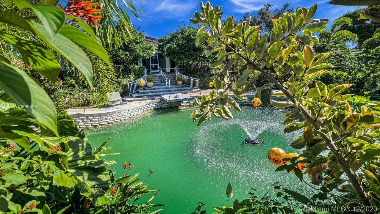 Vendido Recientemente: $589,000 (4 camas, 2 baños, 2412 Pies cuadrados)