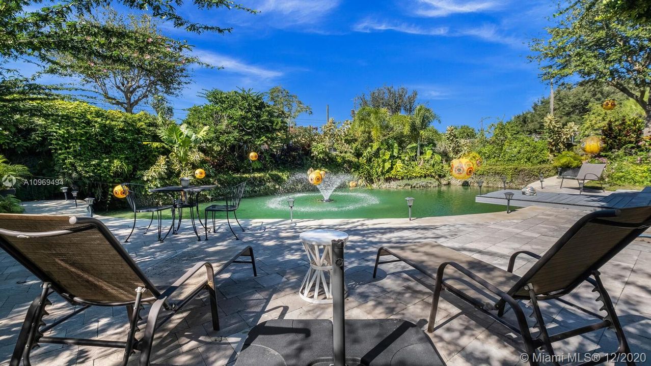 Vendido Recientemente: $589,000 (4 camas, 2 baños, 2412 Pies cuadrados)