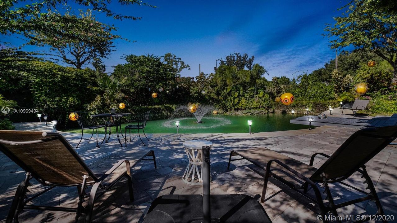 Vendido Recientemente: $589,000 (4 camas, 2 baños, 2412 Pies cuadrados)