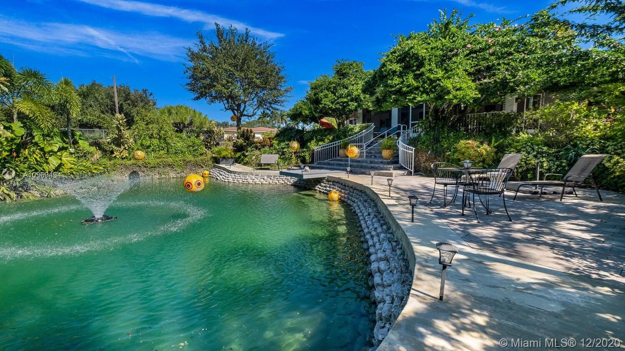 Vendido Recientemente: $589,000 (4 camas, 2 baños, 2412 Pies cuadrados)