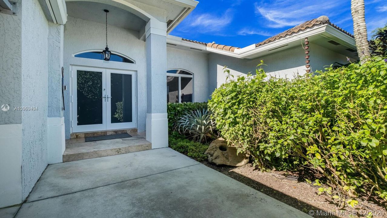 Vendido Recientemente: $589,000 (4 camas, 2 baños, 2412 Pies cuadrados)