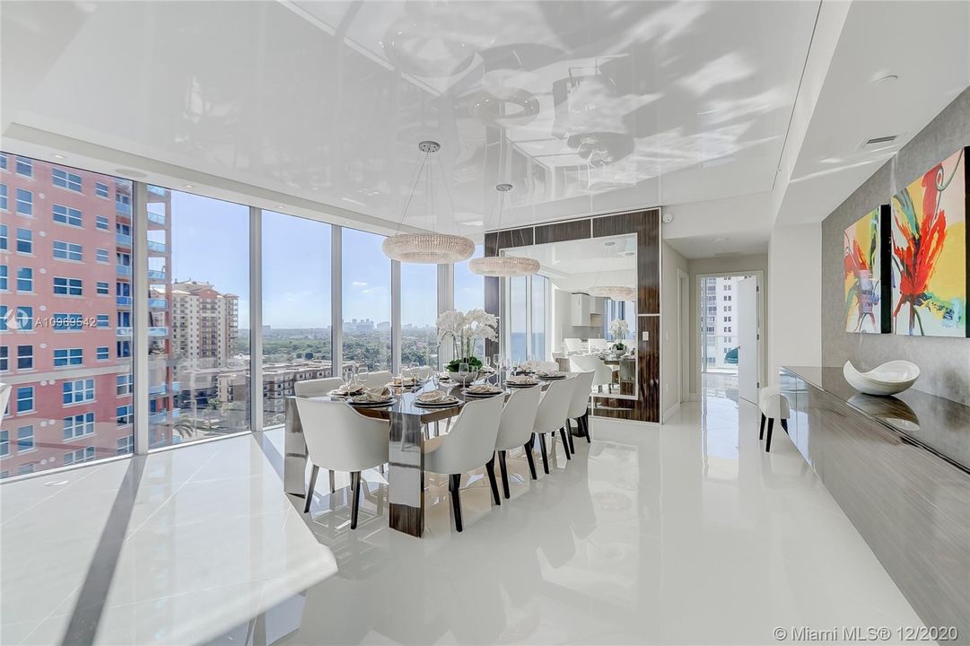 Недавно продано: $4,595,000 (4 спален, 5 ванн, 3500 Квадратных фут)