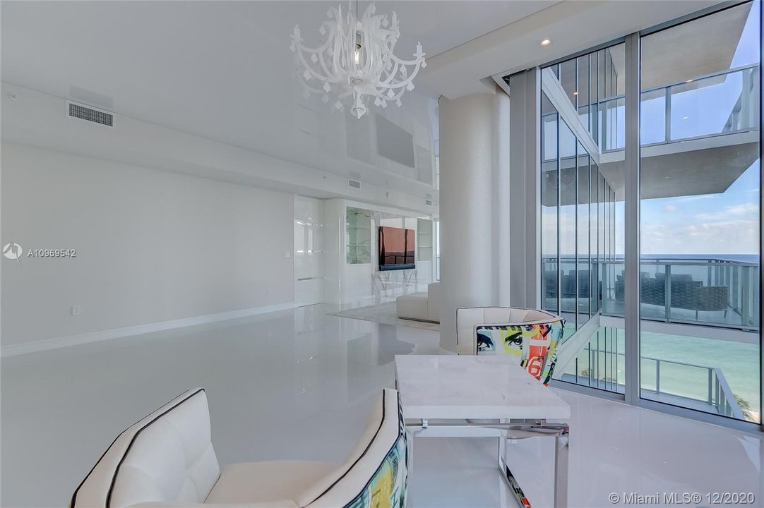 Недавно продано: $4,595,000 (4 спален, 5 ванн, 3500 Квадратных фут)