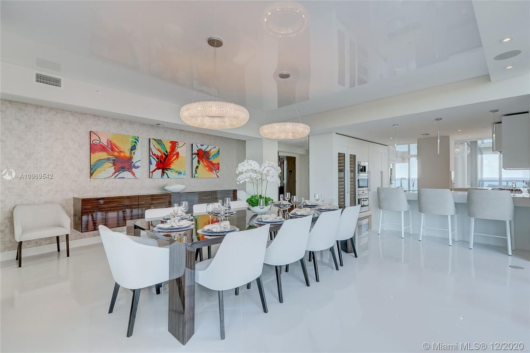 Недавно продано: $4,595,000 (4 спален, 5 ванн, 3500 Квадратных фут)
