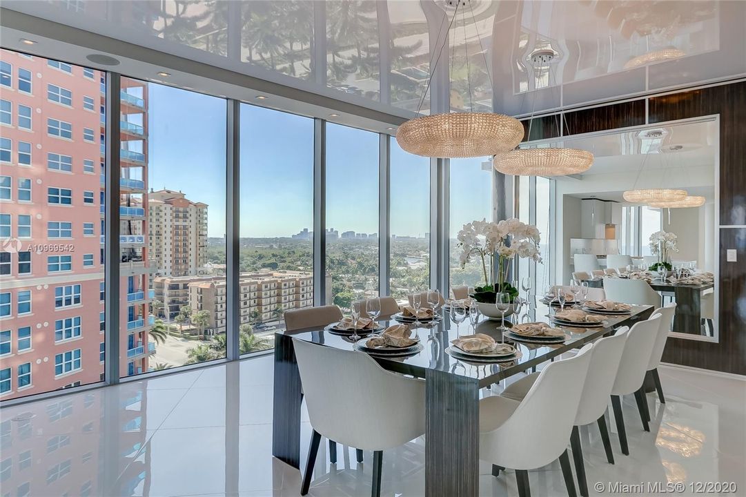 Недавно продано: $4,595,000 (4 спален, 5 ванн, 3500 Квадратных фут)
