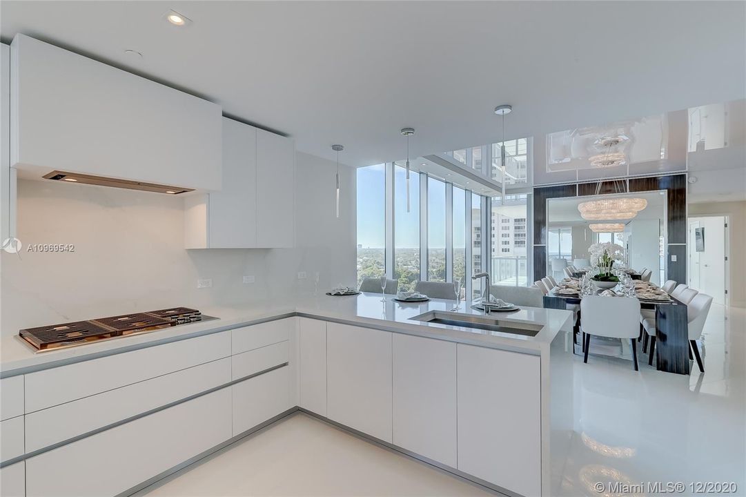 Недавно продано: $4,595,000 (4 спален, 5 ванн, 3500 Квадратных фут)
